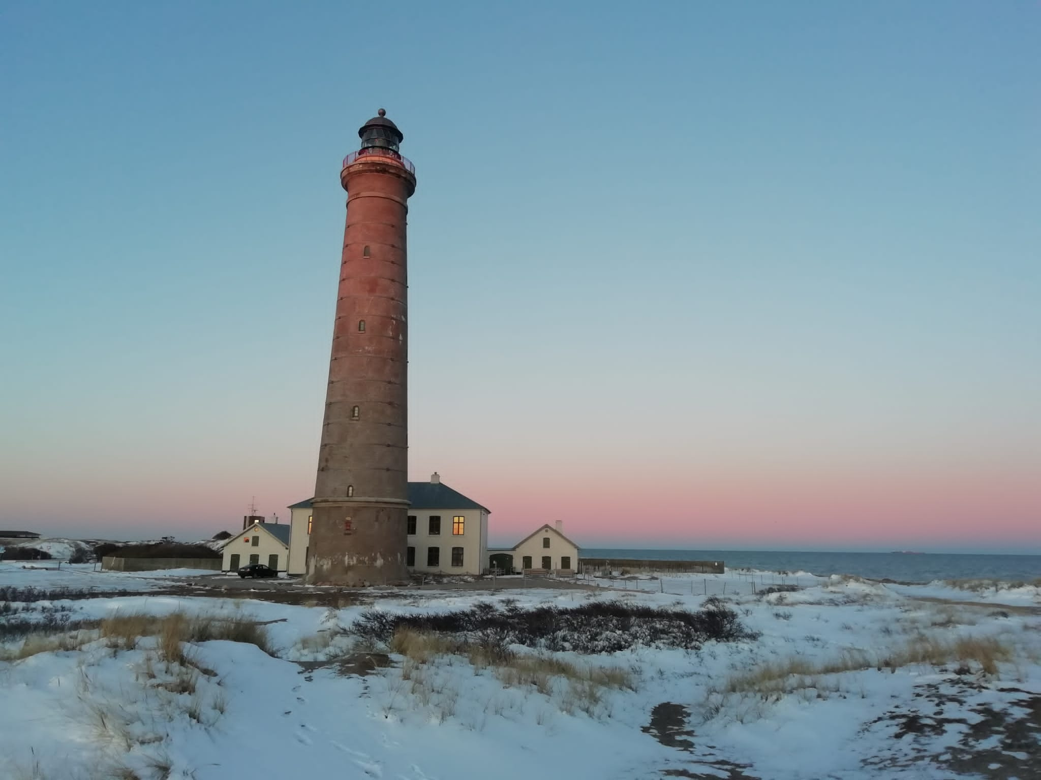 the_grey_lighthouse_1.jpeg